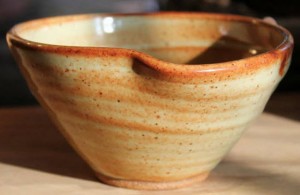 Small bowl with spout_2